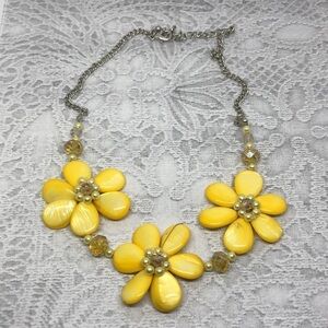 𝅺MoP shell flower necklace crystal beads dressy elegant statement pop of color.